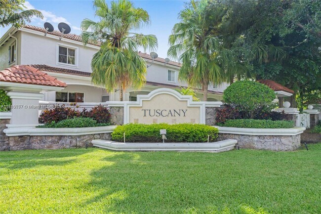 8211 SW 27th St in Miramar, FL - Foto de edificio - Building Photo