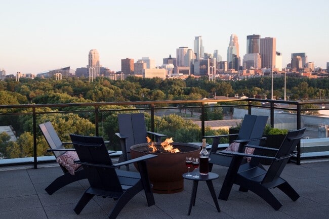 The Julia in Minneapolis, MN - Foto de edificio - Building Photo