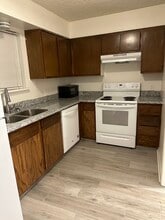 1676 Brightside Dr, Unit c in Baton Rouge, LA - Foto de edificio - Building Photo