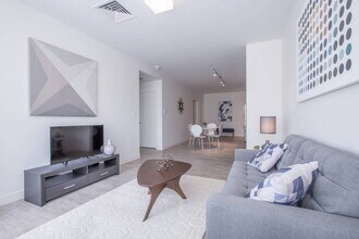 910 Beacon St, Unit Beacon St Fenway in Boston, MA - Building Photo - Building Photo