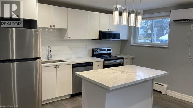 413 Hazel St in Waterloo, ON - Building Photo - Building Photo