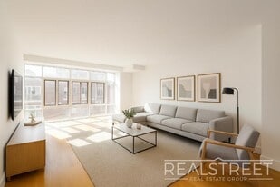 LUXURY Giant 2 BED LOFT in Queens! in Queens, NY - Building Photo