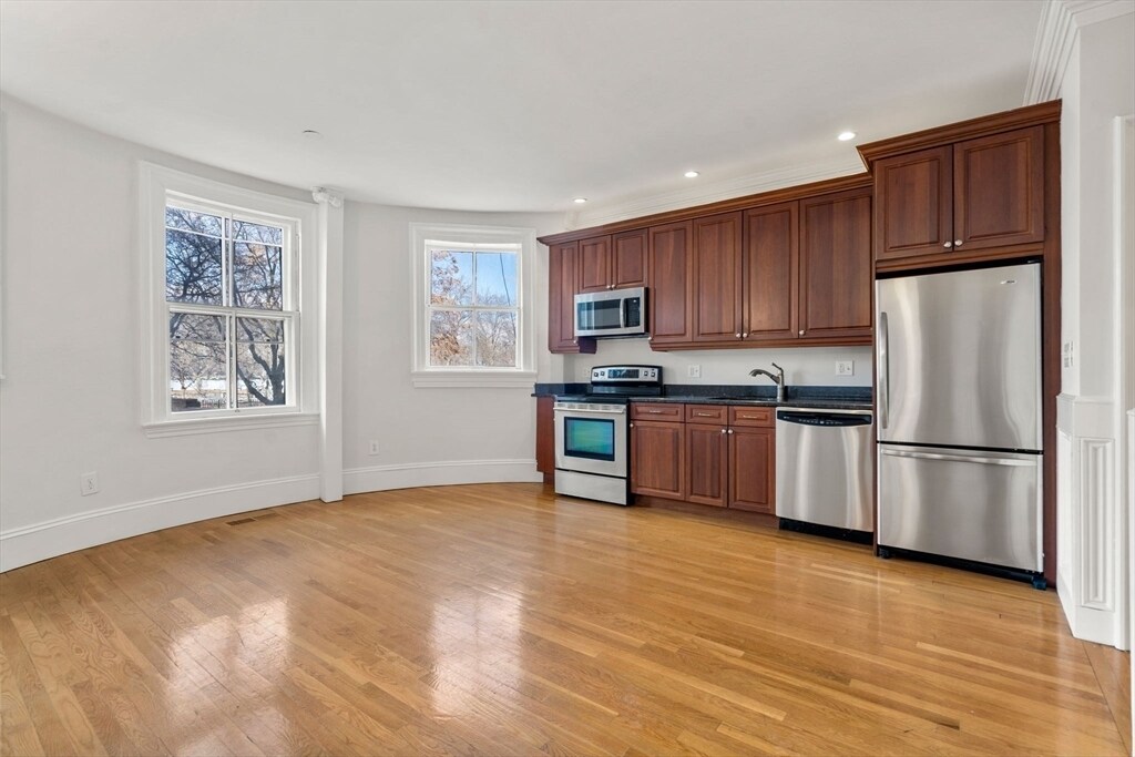 244 Beacon St, Unit 1B in Boston, MA - Foto de edificio