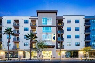 11 S 12th St, Unit E1 in Phoenix, AZ - Building Photo
