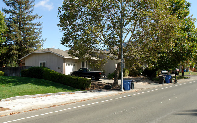 6659 Montecito Blvd in Santa Rosa, CA - Building Photo - Building Photo