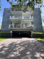 645 NE 121st St in North Miami, FL - Building Photo