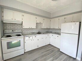 80 Glasier Rd in Fredericton, NB - Building Photo