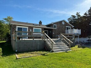 8 Bay Rd in East Patchogue, NY - Building Photo - Building Photo