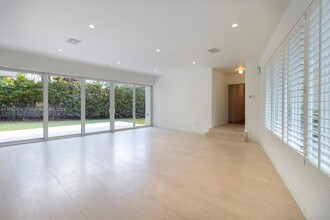 57 Samana Dr in Miami, FL - Building Photo - Building Photo