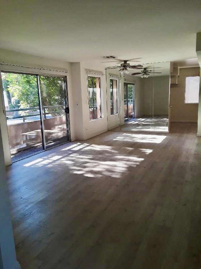 4152 Whitsett Ave in Studio City, CA - Building Photo - Building Photo