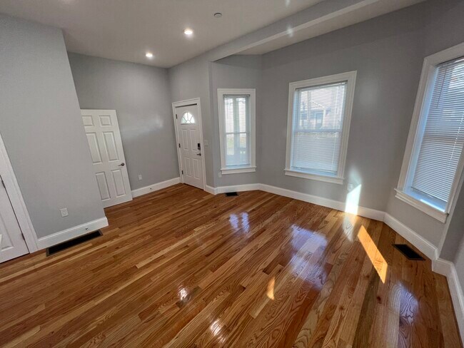 29 Alpine St, Unit 1