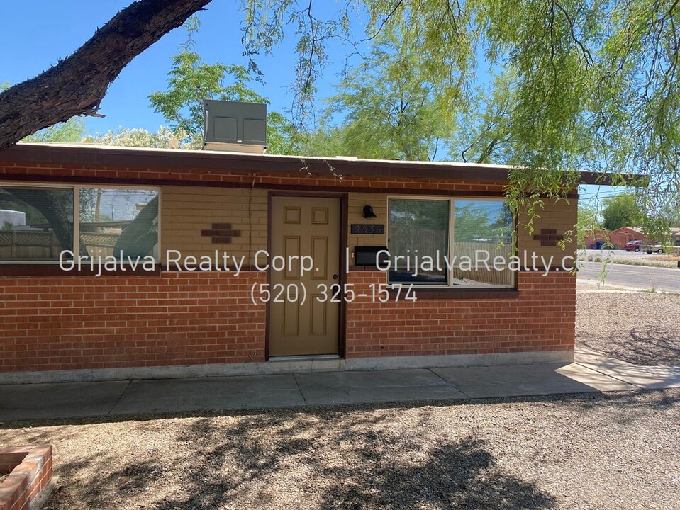 2536 N Columbus Blvd, Unit 2536 in Tucson, AZ - Building Photo