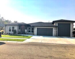 143 S Vandries Ave in Eagle, ID - Building Photo