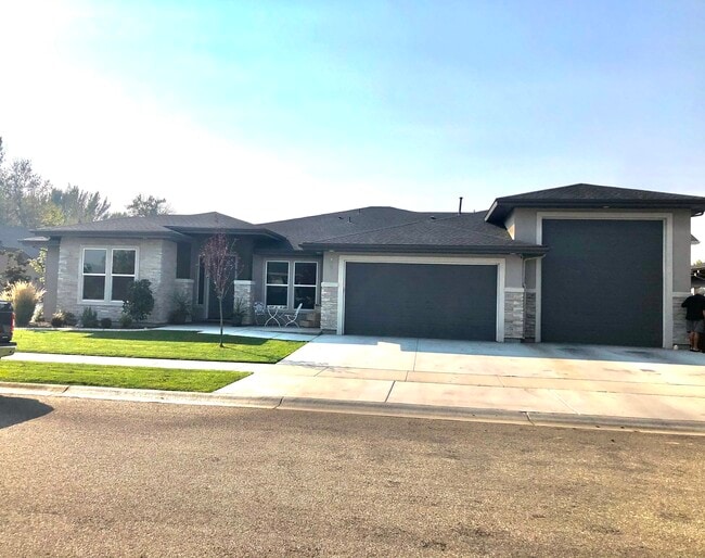 property at 143 S Vandries Ave