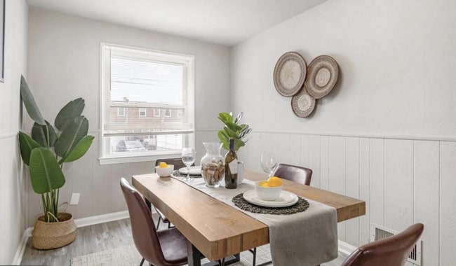 7509 Durwood Rd in Dundalk, MD - Foto de edificio - Building Photo