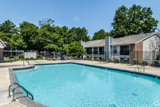 The Meadows in Memphis, TN - Building Photo - Building Photo