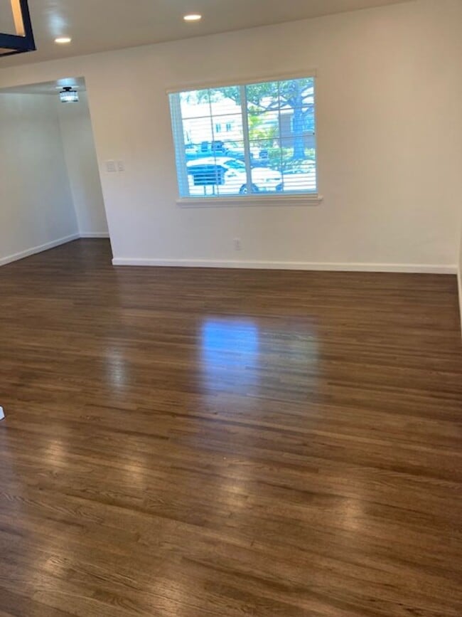 2201 Senasac Ave in Long Beach, CA - Building Photo - Building Photo