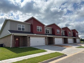 1041 Seaborn Way in Pea Ridge, AR - Foto de edificio - Building Photo