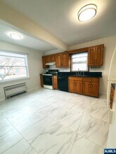 904 5th St in Fair Lawn, NJ - Building Photo - Building Photo