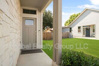 236 Joseph Cir in Schertz, TX - Foto de edificio - Building Photo