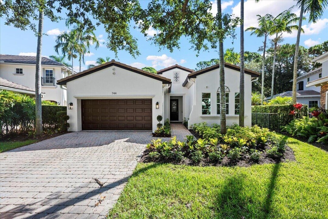 744 Bocce Ct in West Palm Beach, FL - Foto de edificio
