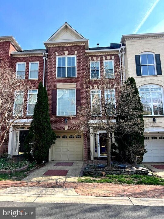 5257 Pocosin Ln in Alexandria, VA - Building Photo