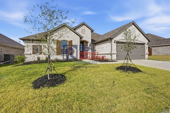 329 Comfort Dr in Godley, TX - Building Photo - Building Photo