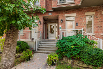 10 York Rue in Westmount, QC - Building Photo - Building Photo