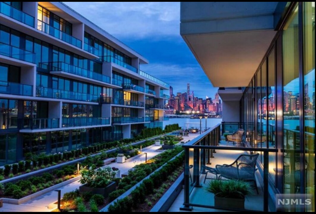 1200 Ave at Port Imperial in Weehawken, NJ - Building Photo