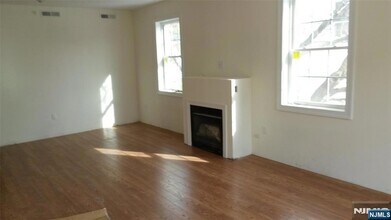 110 39th St, Unit 2 in Union City, NJ - Foto de edificio - Building Photo