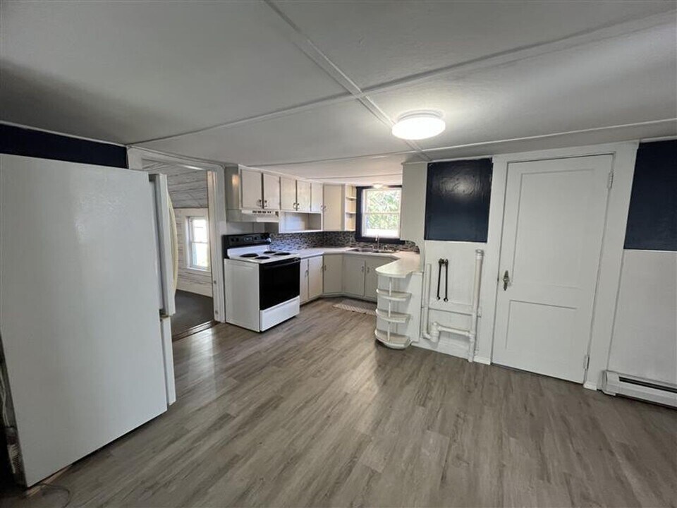 6 Squire St in Waterville, ME - Building Photo