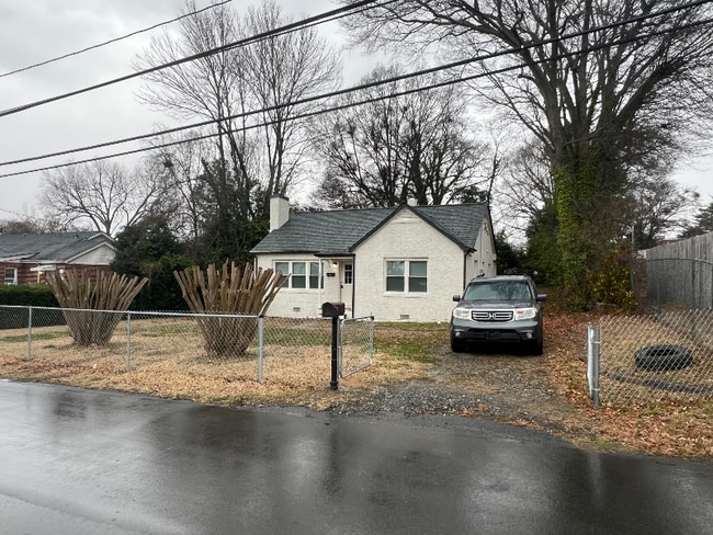 property at 810 W Rankin Ave