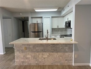 1210 Wildwood Lakes Blvd in Naples, FL - Building Photo - Building Photo