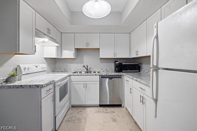 property at 4906 Victoria Dr