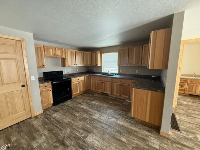 407 W Arnold St in Marshfield, WI - Building Photo - Building Photo