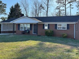 632 Main St, Unit 1 in Hudson, NC - Building Photo