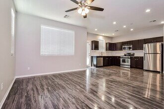 10541 W Gilmore Ave in Las Vegas, NV - Building Photo - Building Photo