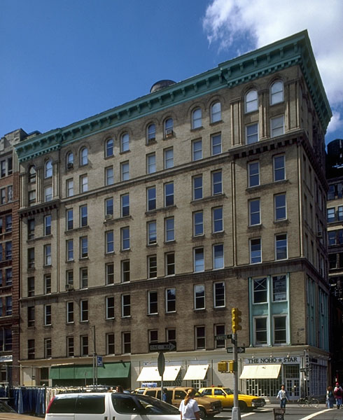 330-332 Lafayette St in New York, NY - Foto de edificio