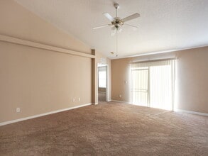 6010 33rd Dr E in Palmetto, FL - Foto de edificio - Building Photo