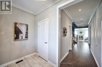 10 Capstan Ct. in Whitby, ON - Building Photo - Building Photo