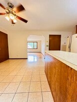 61 Sandy Brook Dr in New Britain, CT - Building Photo