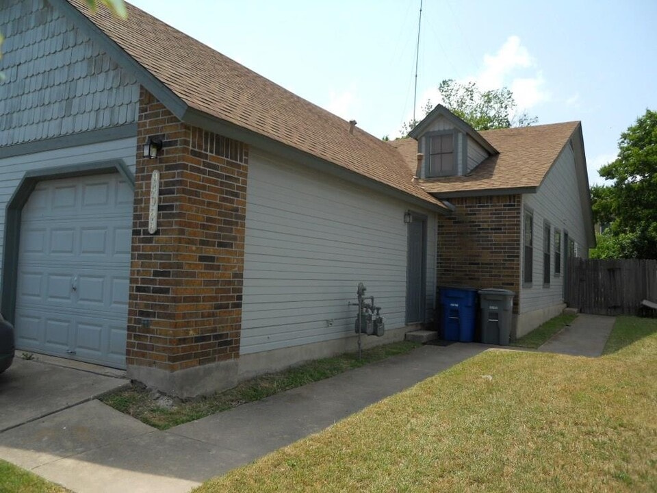 9406 Kempler Dr in Austin, TX - Building Photo