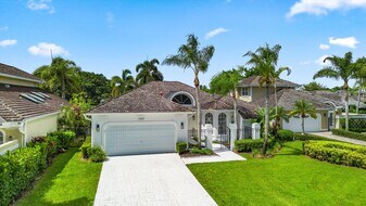 2587 Muir Cir in Wellington, FL - Building Photo
