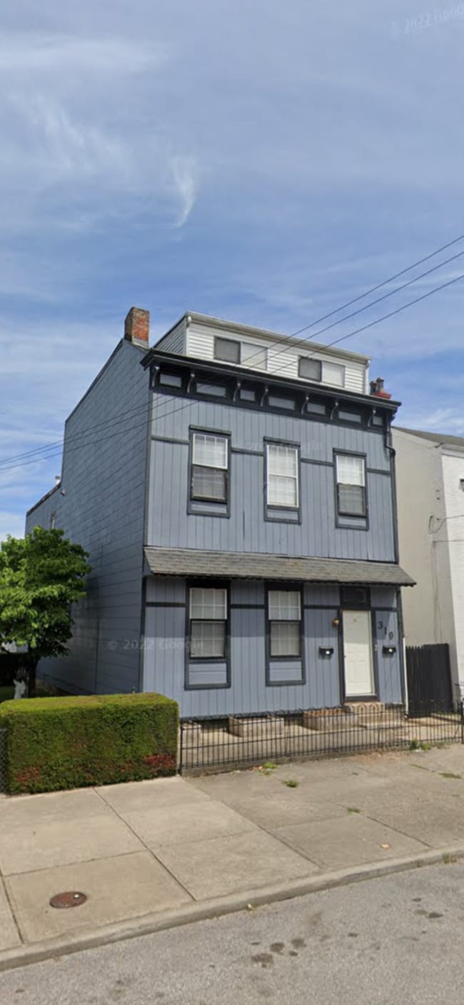 319 W 10th St, Unit 1