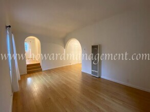 2025 Fox Hills Dr in Los Angeles, CA - Building Photo - Building Photo