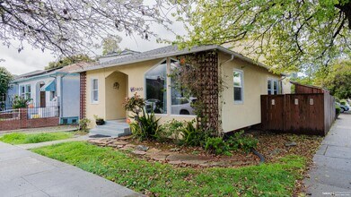 2400 Bonar St in Berkeley, CA - Building Photo - Building Photo