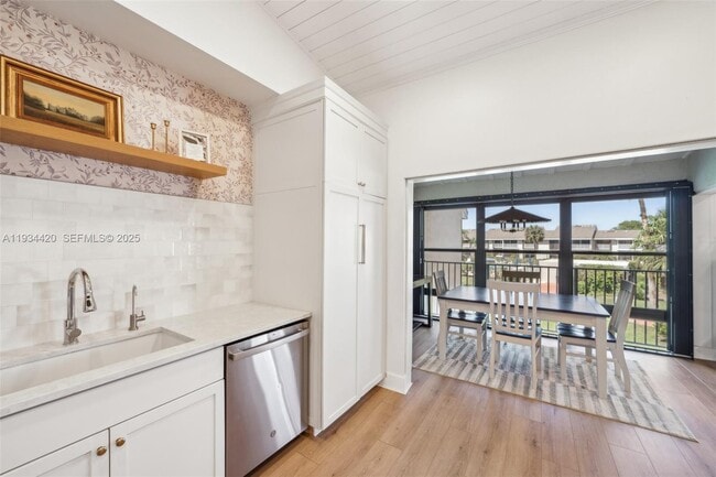 3207 S Lakeview Cir in Fort Pierce, FL - Building Photo - Building Photo