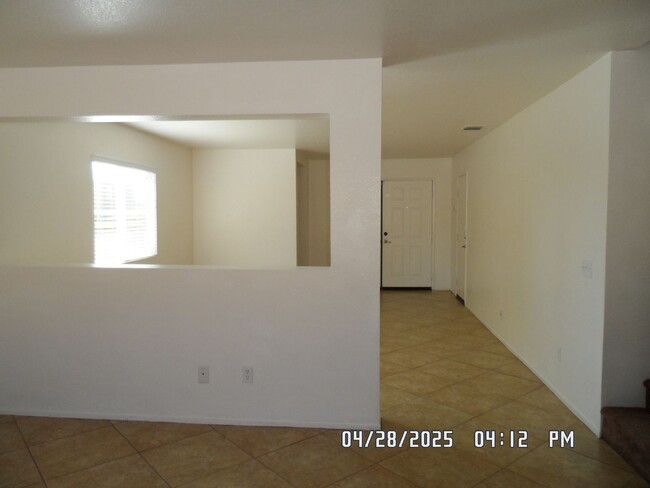 17023 Jurassic Pl in Victorville, CA - Foto de edificio - Building Photo