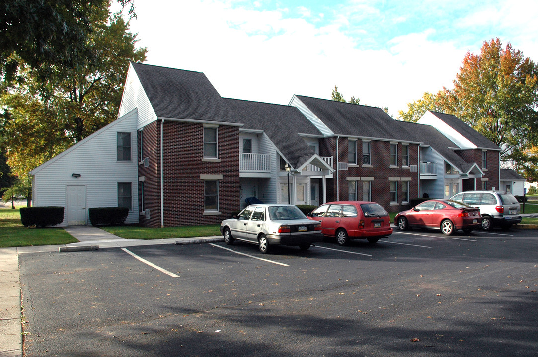 Oxford Manor Apartments in New Oxford, PA - Building Photo