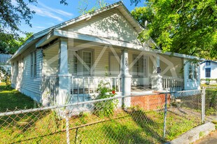 2056 Moncrief Rd in Jacksonville, FL - Building Photo